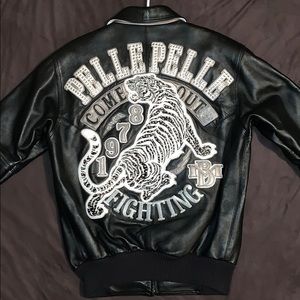 PRE-OWNED PELLEPELLE MENS GENUINE LEATHER COAT.